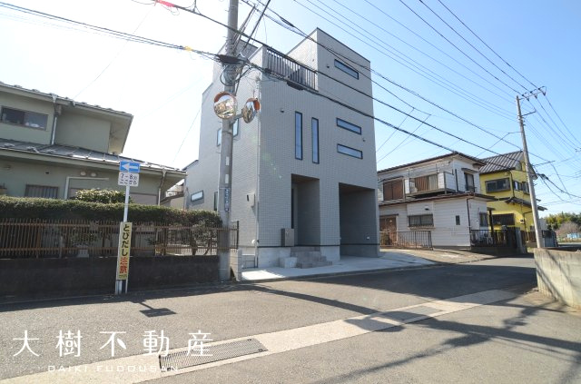 【前面道路含む現地写真】 | 綾瀬市深谷中７丁目　新築戸建て　全１棟【仲介手数料無料】