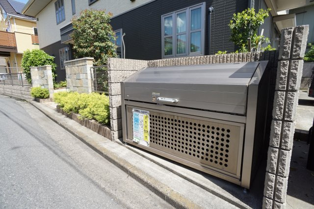 シェーネスのその他共用部分|共用部にはゴミストッカーを設置♪