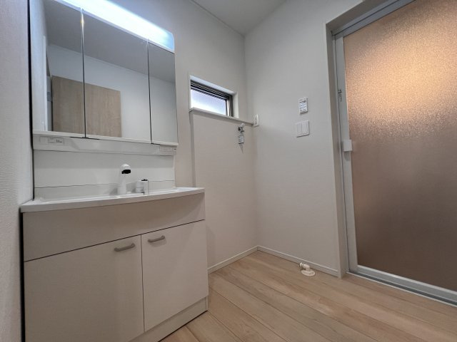 広野町小根尾　新築戸建ての独立洗面台