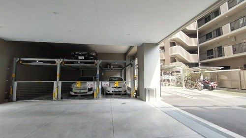 ＯＫＢアヴェニール菊井町の駐車場