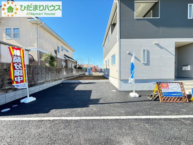 鴻巣市広田　第3　新築一戸建て　クレイドルガーデン　02の駐車場