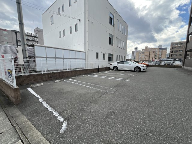 ポーシェガーデン５の駐車場