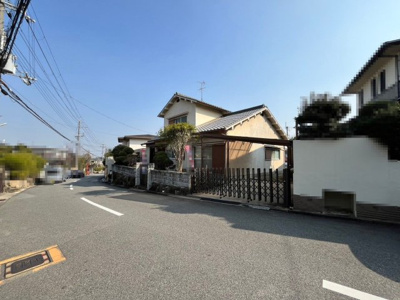 【前面道路含む現地写真】 | 赤坂台５丁　売土地 | 前面道路約６．６ｍ！広々運転の苦手な方も安心ですね！
開放的な住まいでのびのび新生活をここではじめませんか♪