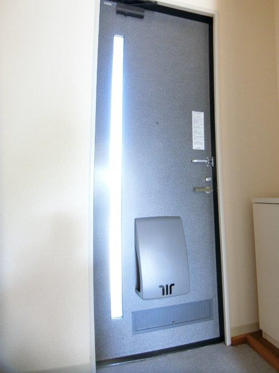 プリムヴェール館向Ｂ棟の玄関