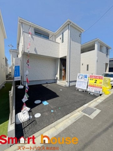 相模原市中央区並木　14号棟の前面道路含む現地写真|お住まいの前面道路が広いと駐車が楽になり、陽当たりも遮られないので明るく居心地の良いお家になります♪