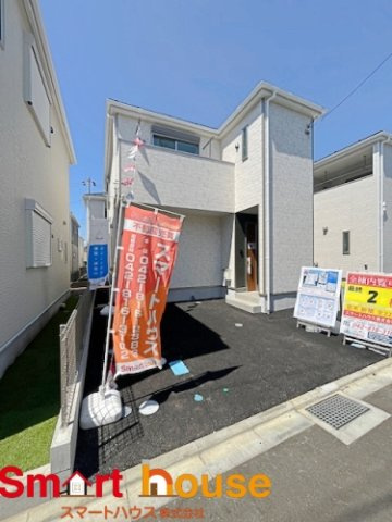 相模原市中央区並木　14号棟の外観|外壁が周囲の街並みと青空に生えるお洒落な仕上がり！周囲には高い建物のないエリア。青い空が大きく感じますね。