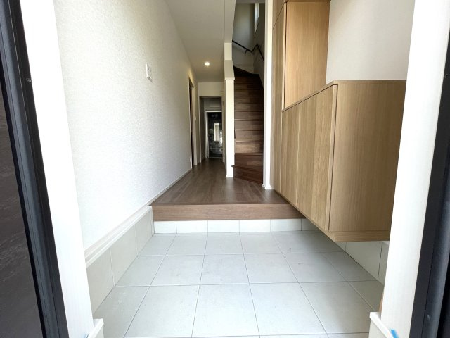 佐伯区藤垂園　№35147の玄関|飾り棚を利用して、
お越しいただくお客様をおもてなしできます。