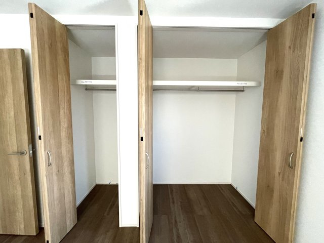 佐伯区藤垂園　№35147の収納|洋室8帖内クローゼット