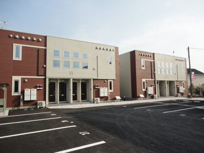 【駐車場】 | パークサイドヴィラ御里　Ｂ棟 | 外観写真（昼）