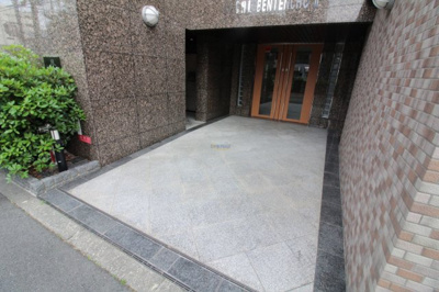 【エントランス】 | リーガル弁天町2
