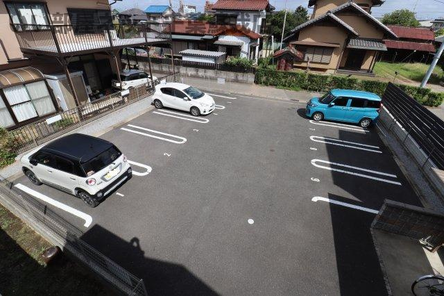 エクラシオールの駐車場|駐車場があるので、車を買う予定の方も安心です