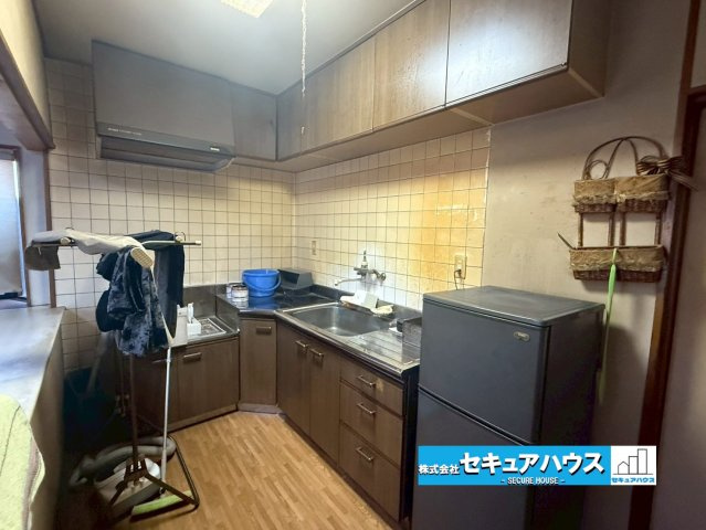 豊橋市飯村北2丁目のその他|2階住宅部分キッチン写真です。