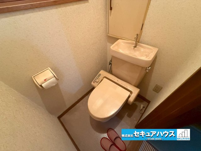 豊橋市飯村北2丁目のその他|2階住宅部分トイレ写真です。