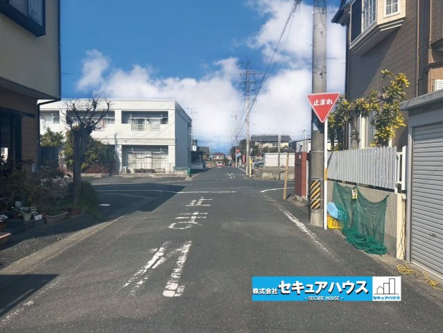 豊橋市飯村北2丁目の前面道路含む現地写真|事前予約にて現地ご見学いただけます！お気軽にお問い合わせください♪
■株式会社　セキュアハウス■
住宅ローンに強く、知識、経験豊富なスタッフ在籍
お客様に寄り添い、ご成約後もサポート致します