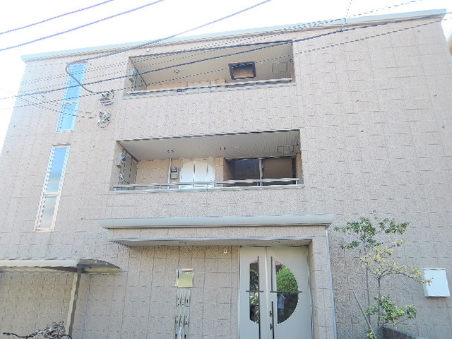 ローズマリナス由比ヶ浜のエントランス