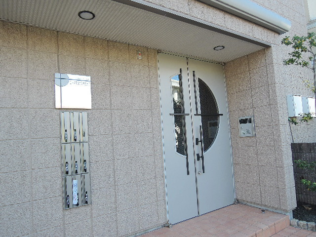 ローズマリナス由比ヶ浜のエントランス