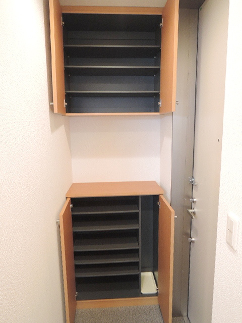 ローズマリナス由比ヶ浜の玄関