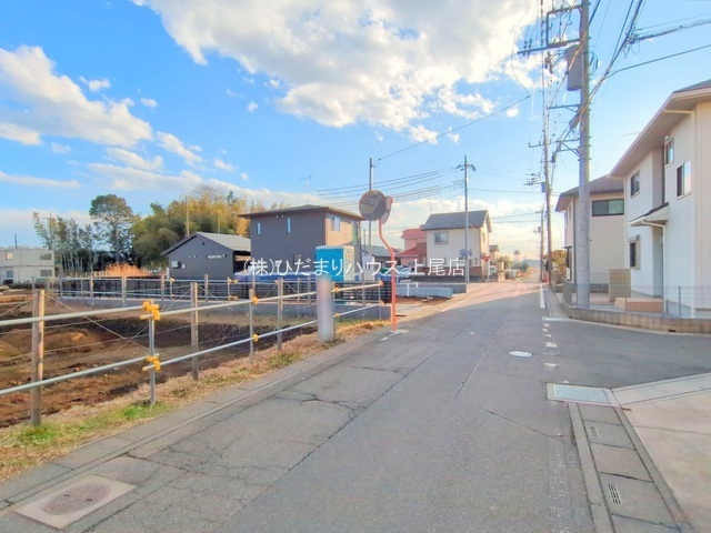 鴻巣市宮前　8期　新築一戸建て　ずっとプラス　01の前面道路含む現地写真