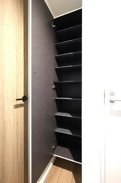 Q-STAGE和白の収納|下駄箱