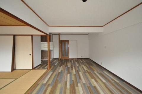 シュライン参道の居間・リビング|室内