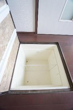 藤野ハイツ和白東のキッチン|床下収納
