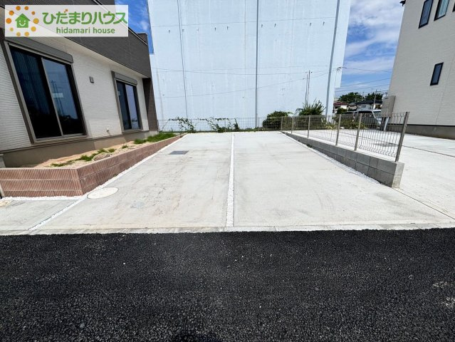 行田市宮本　新築一戸建て　いろどりアイタウン　01の駐車場