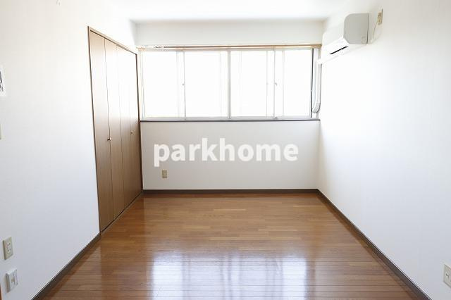 第一杉本ハイムの洋室|落ち着いた色調の洋室です