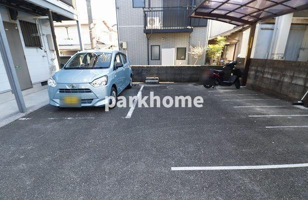 第一杉本ハイムの駐車場|駐車場があるので、車を買う予定の方も安心です