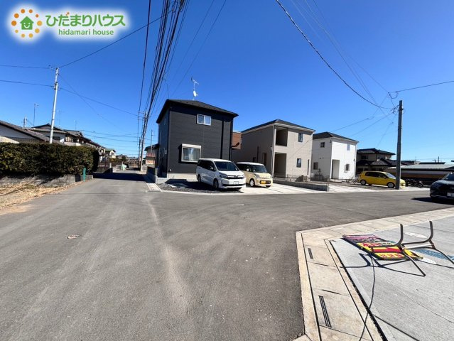 行田市谷郷　新築一戸建て　ブルーミングガーデン　01の前面道路含む現地写真