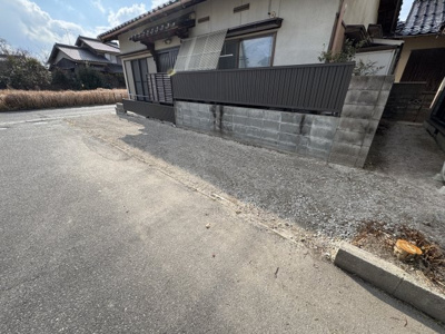 【駐車場】 | 旗ヶ崎9　永井貸家 | 縦列駐車（間隔を空けてとめれば、前の車を移動せずに奥の車が出せます）