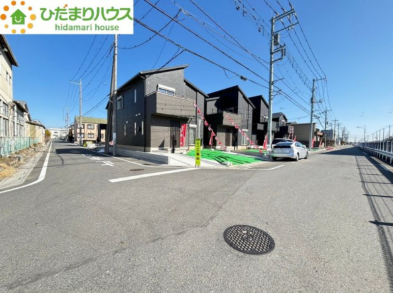 行田市藤原町　中古一戸建て　タマタウン　06の前面道路含む現地写真