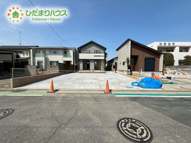 行田市富士見町2丁目　新築一戸建て　ブルーミングガーデン　01の駐車場|駐車場並列2台可能なので、急な来客時にも安心です！
				
