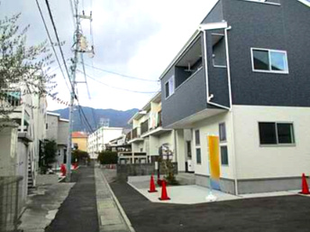 広島市佐伯区千同1丁目　新築一戸建て(全2棟)の前面道路含む現地写真