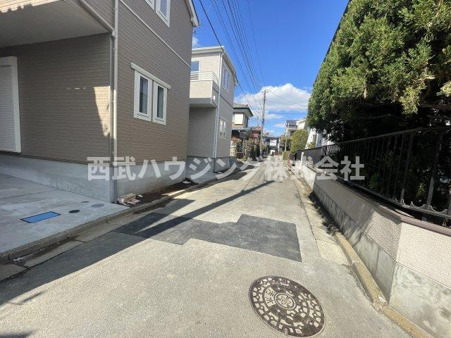 【仲介手数料無料】所沢市北中８期１号棟　所沢市の新築住宅なら西武ハウジングの前面道路含む現地写真