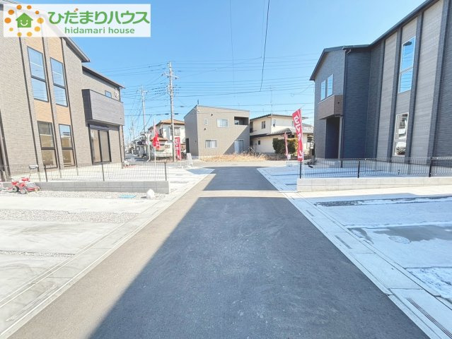 行田市深水　未入居物件　タマタウン　05の前面道路含む現地写真