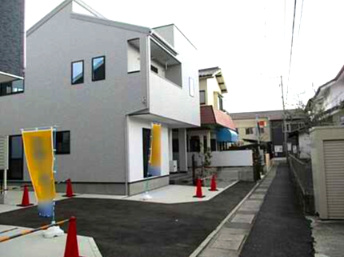 広島市佐伯区千同1丁目　新築一戸建て(全2棟)の前面道路含む現地写真