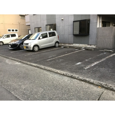 【駐車場】 | マリエンベルグ | 車をお持ちの方に嬉しい駐車場付きの物件です