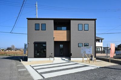 【外観】 | 太田市細谷町　新築住宅 | 青空に映える高級感のあるエクステリアです。
ぜひ一度ご見学ください！