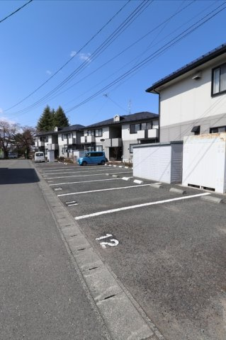 スカイハウスの駐車場