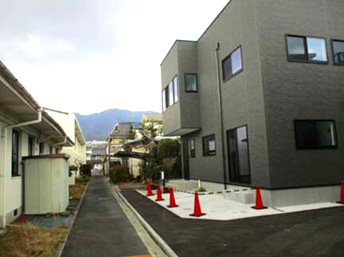 広島市佐伯区千同1丁目　新築一戸建て(全4棟)の前面道路含む現地写真
