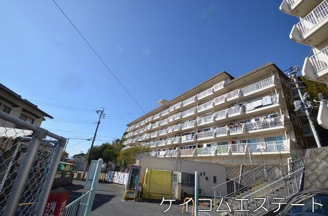 ホワイトキャッスル上の原C棟の外観