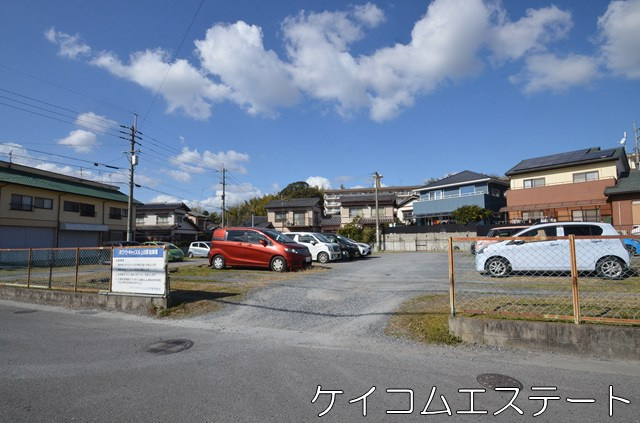 ホワイトキャッスル上の原C棟の駐車場|第二駐車場です。敷地内駐車場と第二駐車場は抽選で1年1回交換があるようです。

