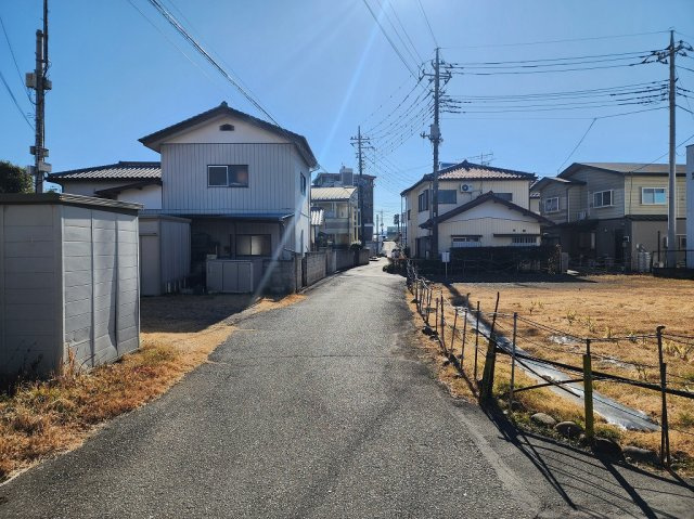 高崎市下豊岡町　売地の前面道路含む現地写真