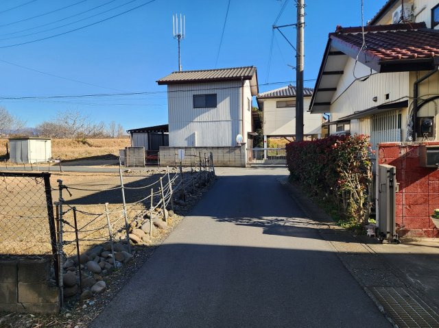 高崎市下豊岡町　売地の前面道路含む現地写真