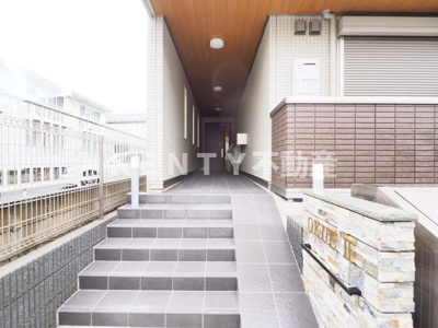 【エントランス】 | OKUE Ⅱ | 建物の内部です