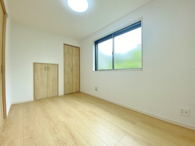 練馬区錦1丁目 全2棟 1号棟の洋室|1階5.0帖洋室
お子様部屋の他にも書斎や在宅ワーク、趣味のお部屋など居室が豊富にあると便利です
