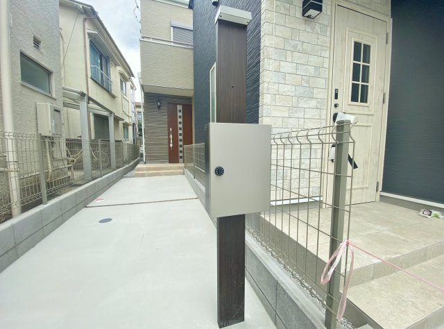 練馬区錦1丁目 全2棟 1号棟の設備|スタイリッシュな門柱