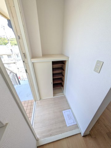 【玄関】 | メゾン高部B