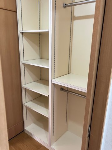 ロイヤルガーデン宇多津四番丁の収納|こまごまとしたものを収納できそうですね