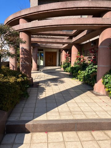 ロイヤルガーデン宇多津四番丁のエントランス|清潔なエントランスです